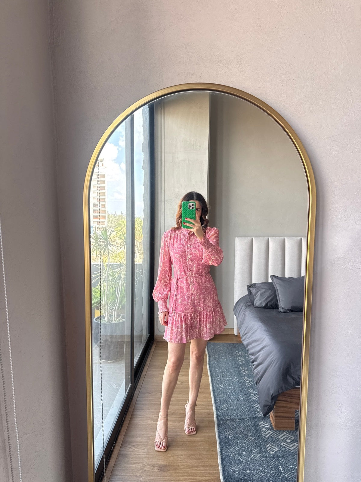 Vestido corto manga larga rosa