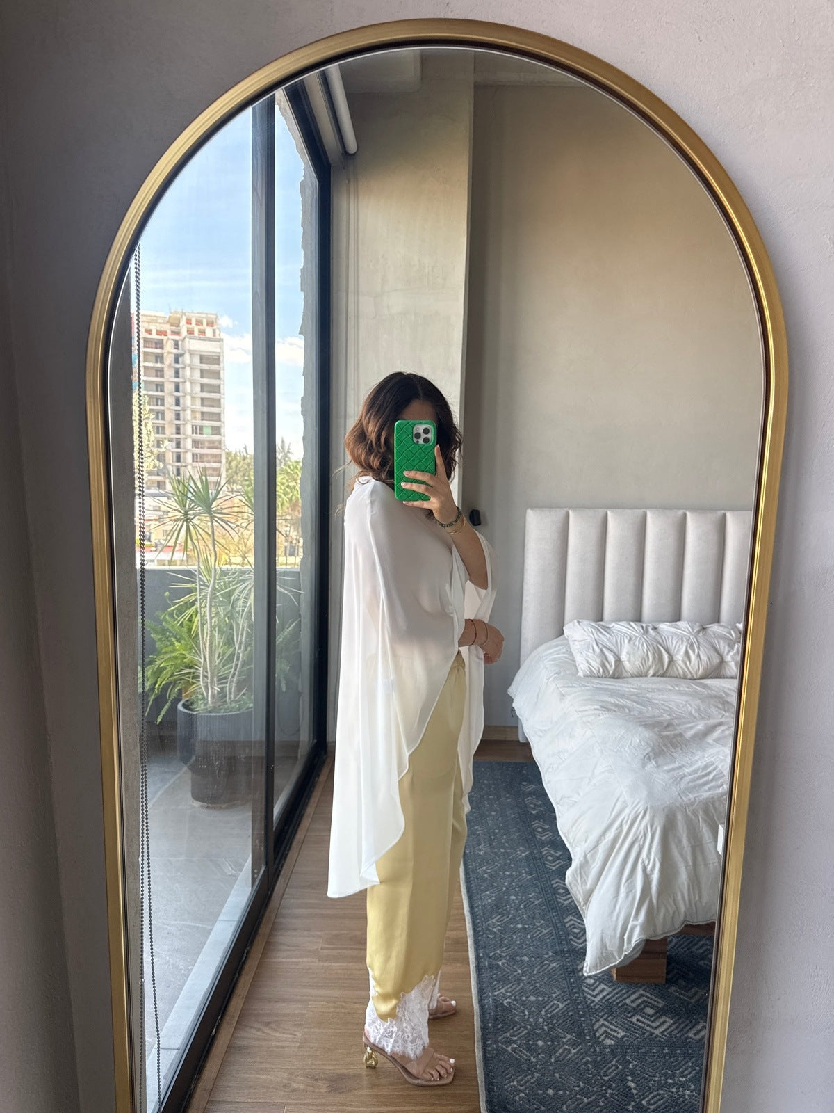 Blusa estilo capa blanca