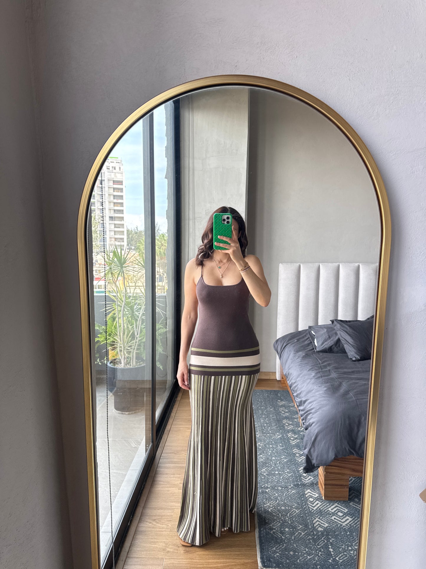 Vestido maxi tirantes tejido falda líneas verticales café con olivo