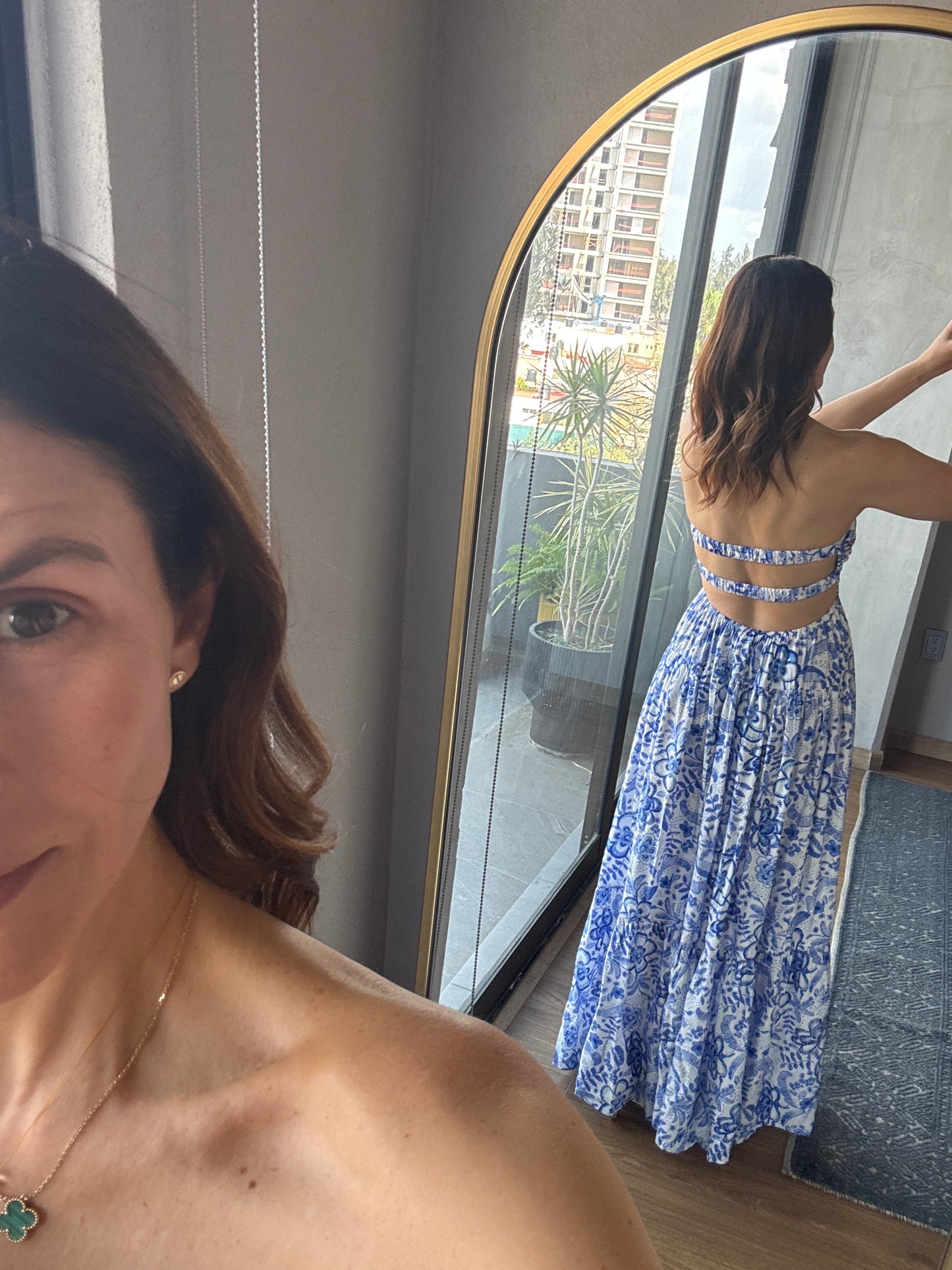 Vestido maxi print detalle escote espalda