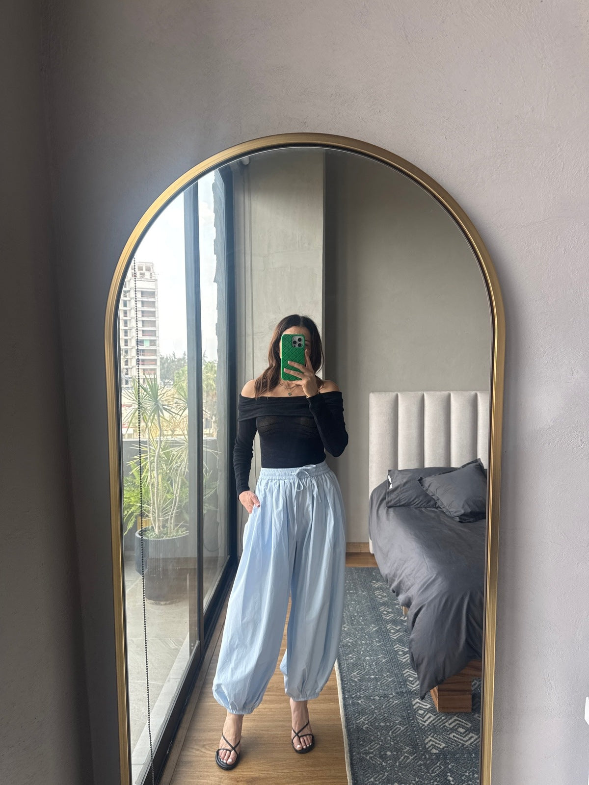 Blusa tejida off shoulder negra