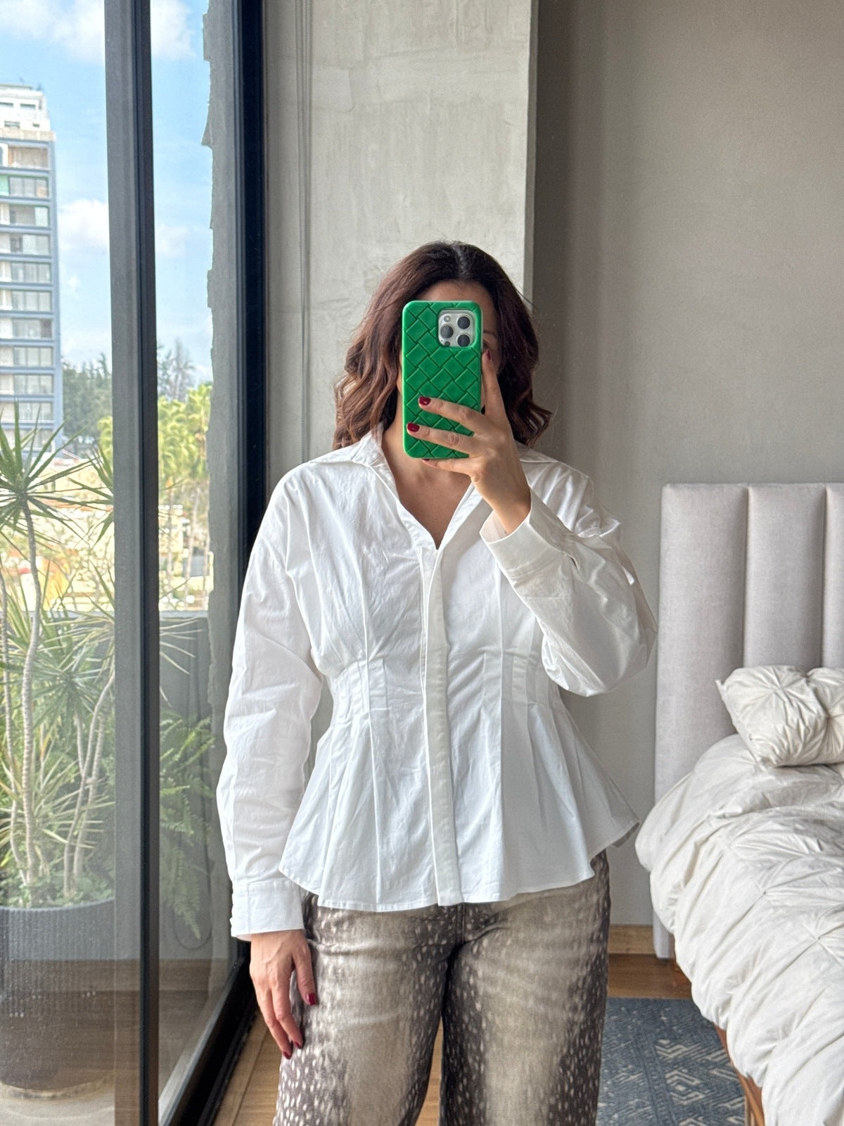 Blusa blanca con pinzas