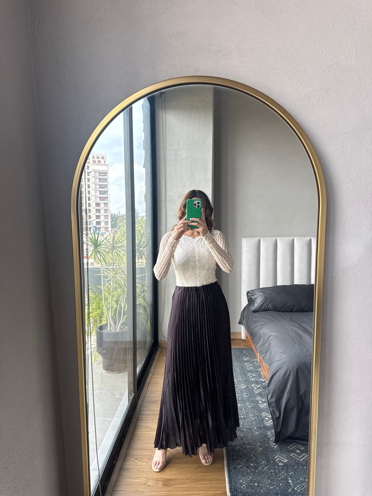 Falda maxi plisada satín café 3.3