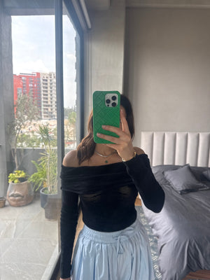 Blusa tejida off shoulder negra