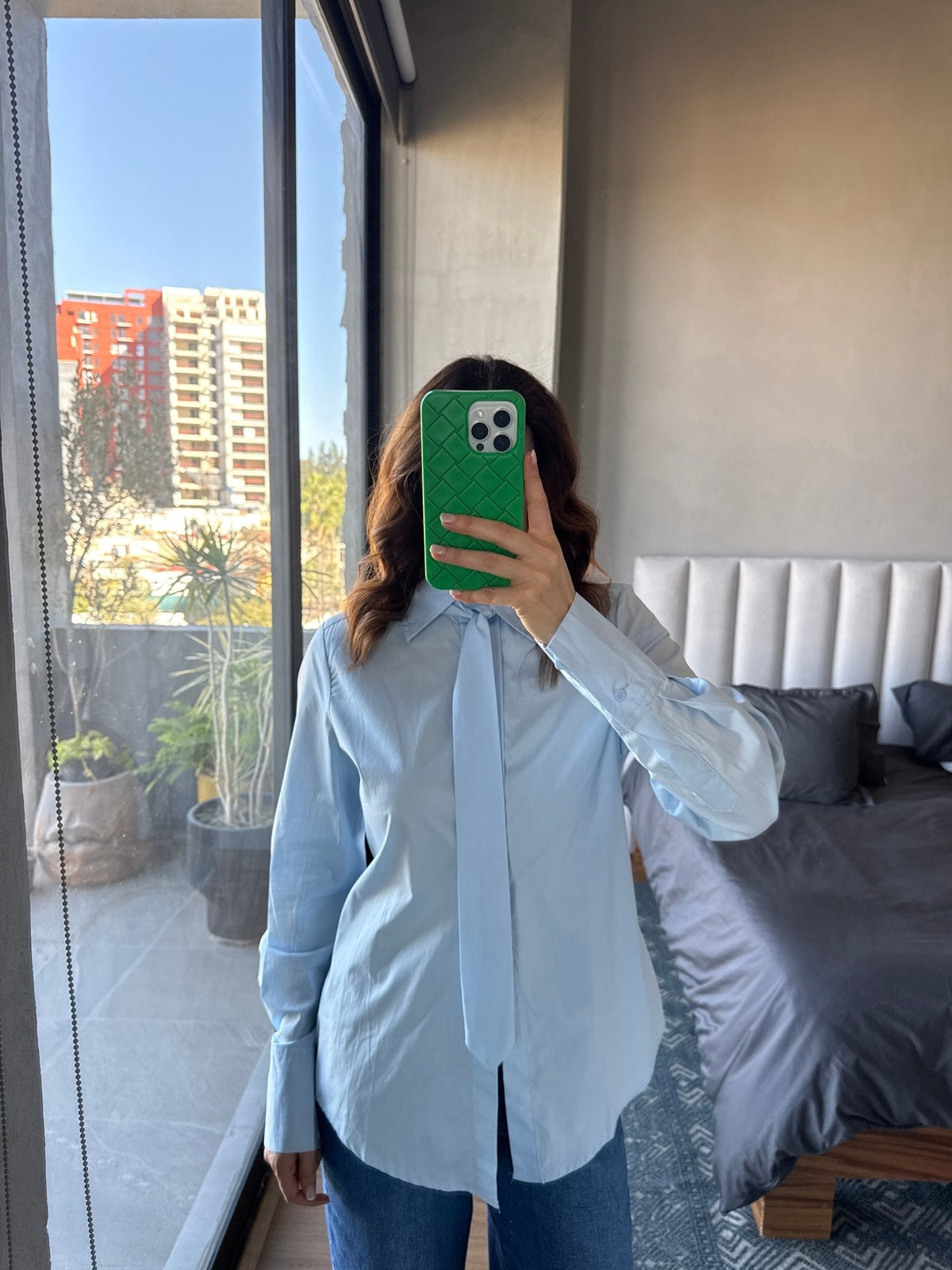 Blusa con corbata azul