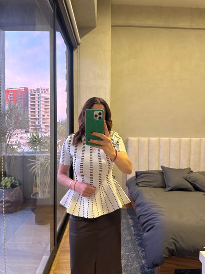 Blusa tejida peplum blanco y negro