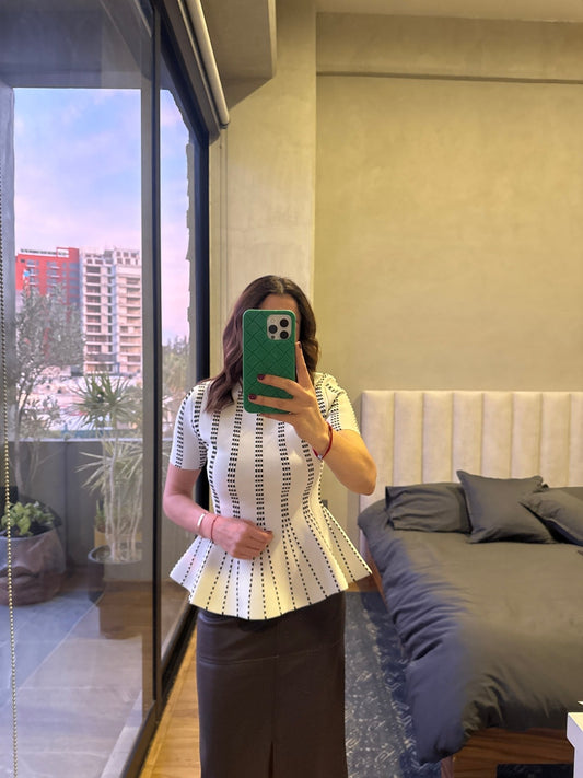 Blusa tejida peplum blanco y negro