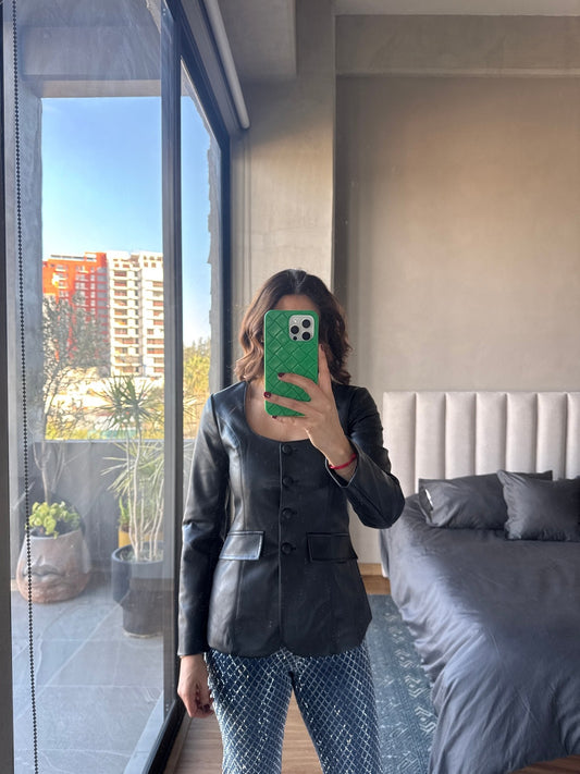 Blusa piel botones manga larga negro