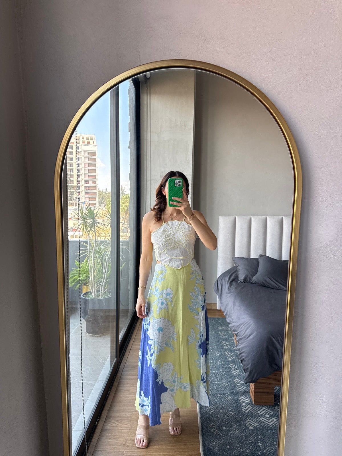 Vestido maxi halter print flores amarillo