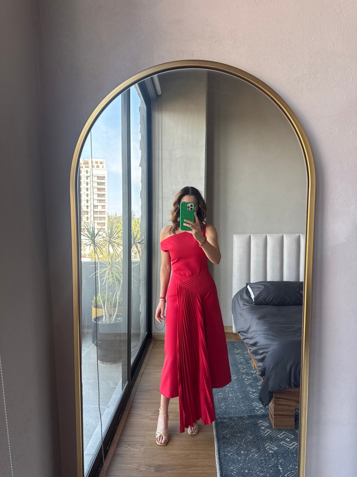Vestido midi one shoulder rojo