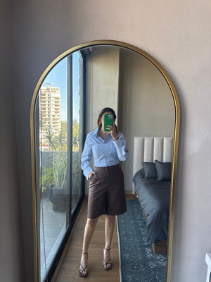 Bermuda tipo piel café