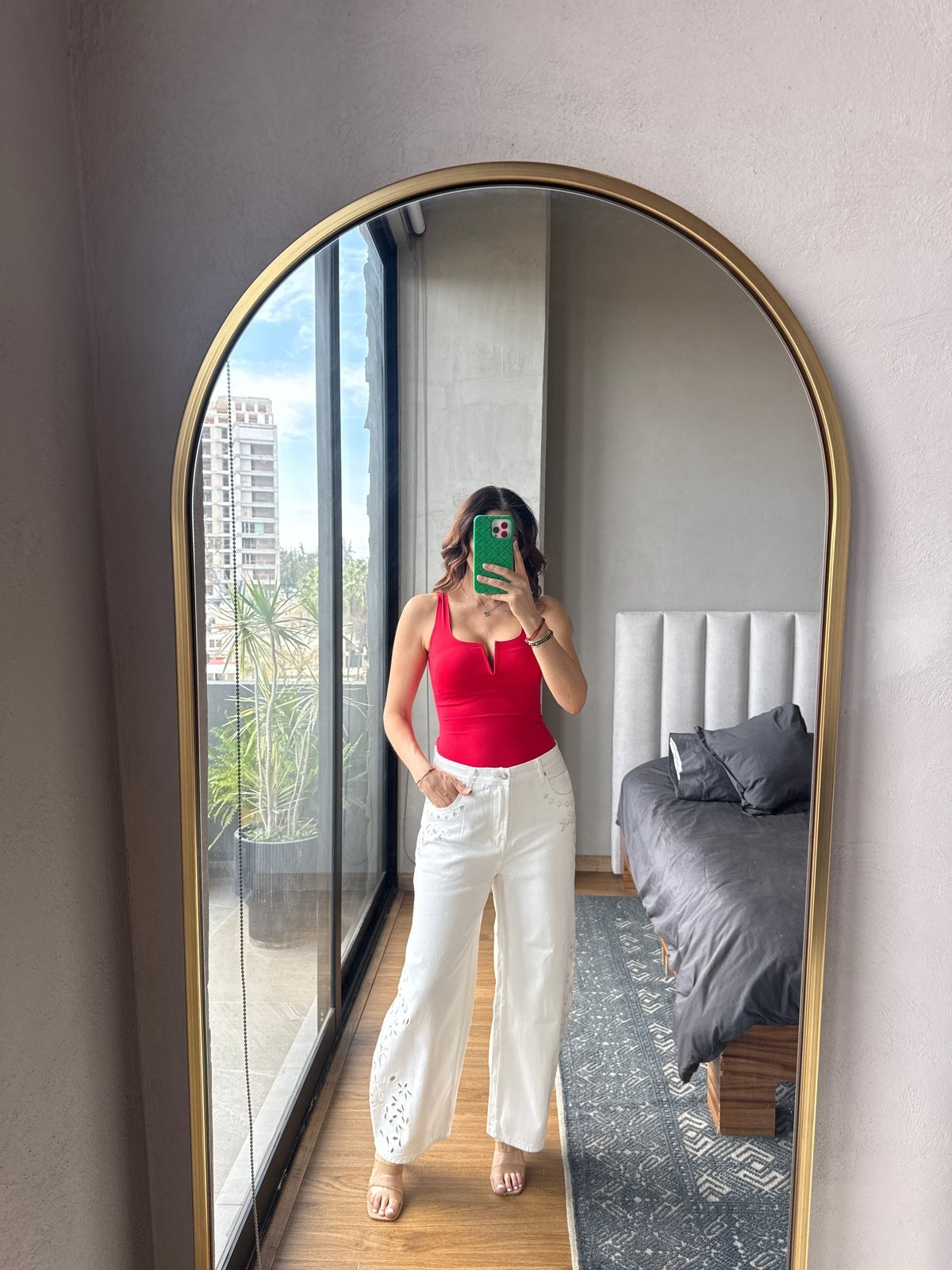 Body tirantes detalle V rojo