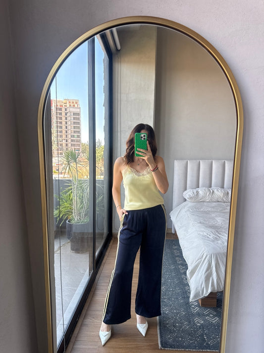 Track pants satín con linea navy