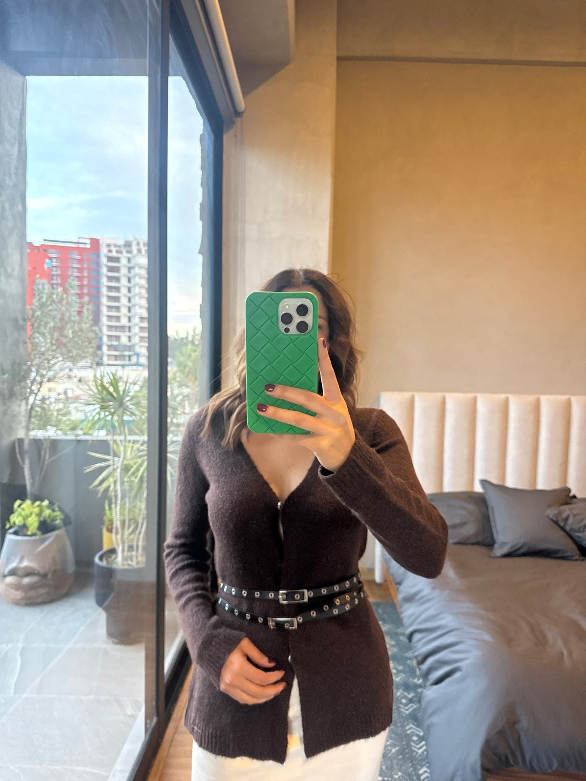 Sweater café con cinto