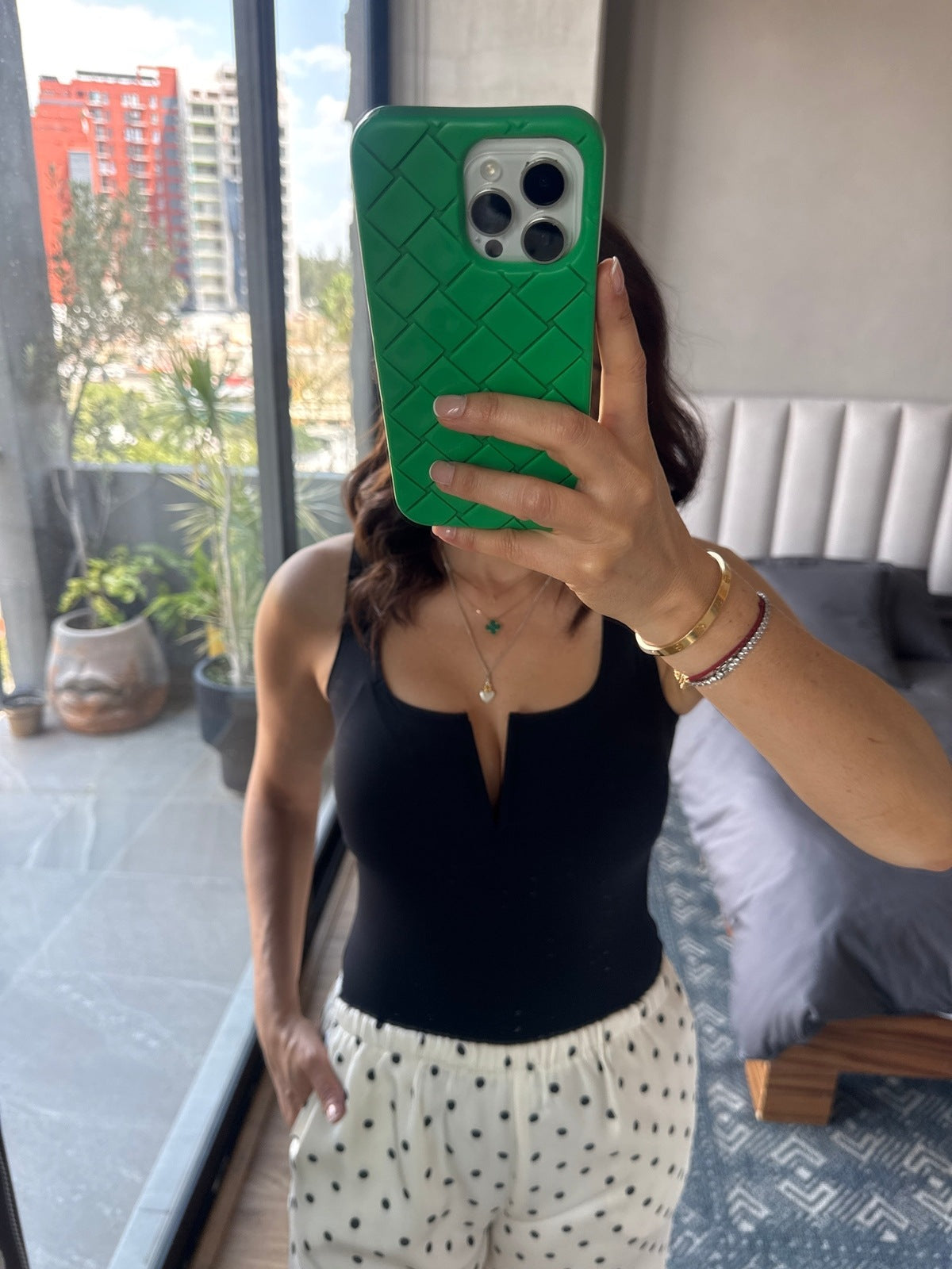 Body tirantes detalle V negro