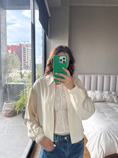 Chamarra con cierre color crema 2.2