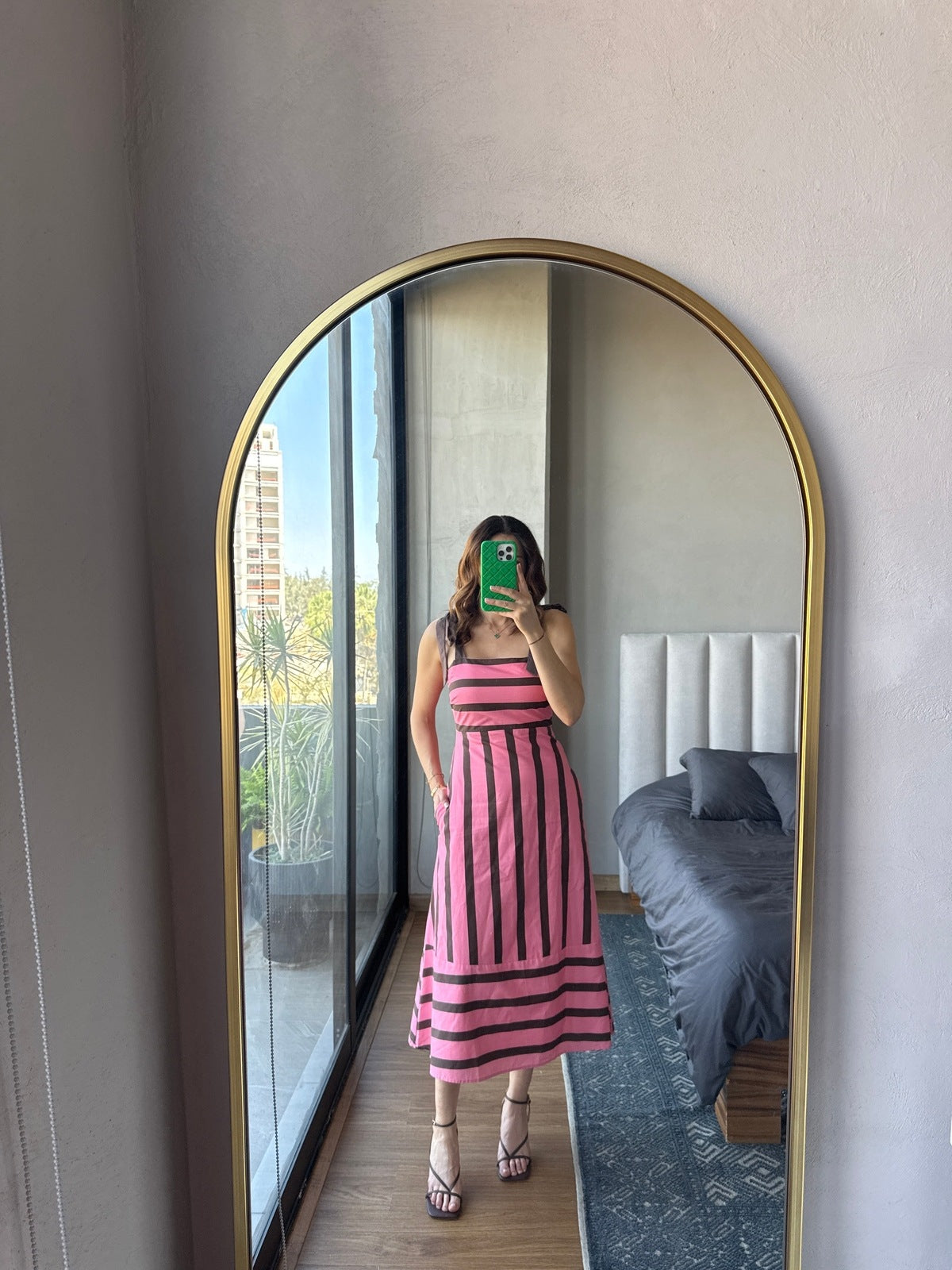 Vestido midi rayas verticales rosa y café