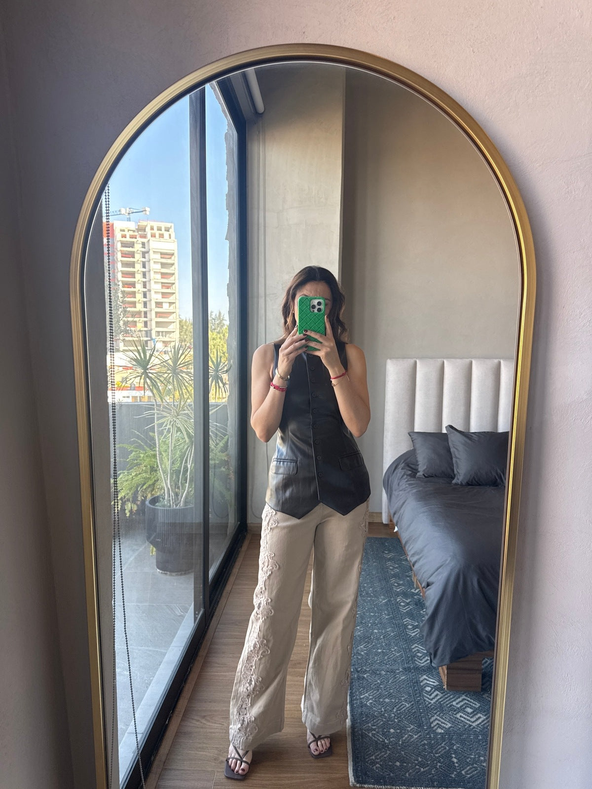 Jeans con lace lateral beige