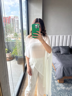Blusa capa asimétrica crema