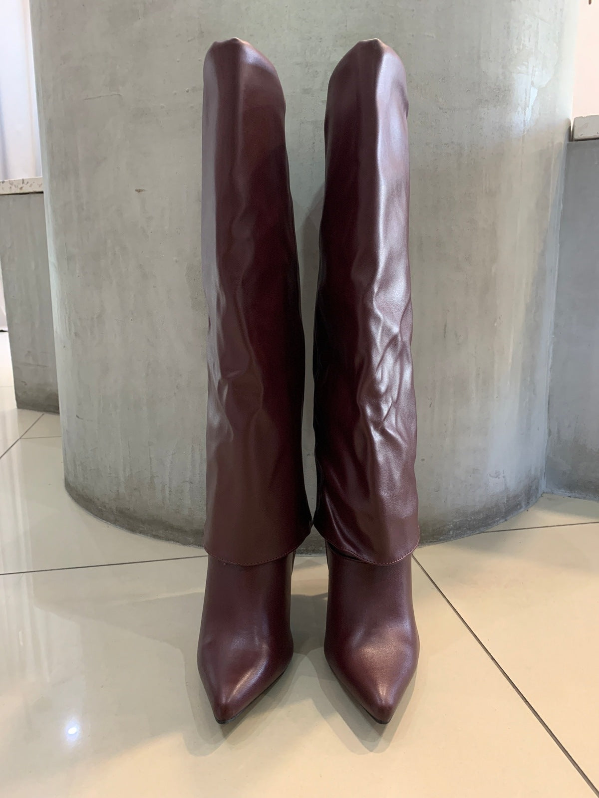 Bota con capucha tinta