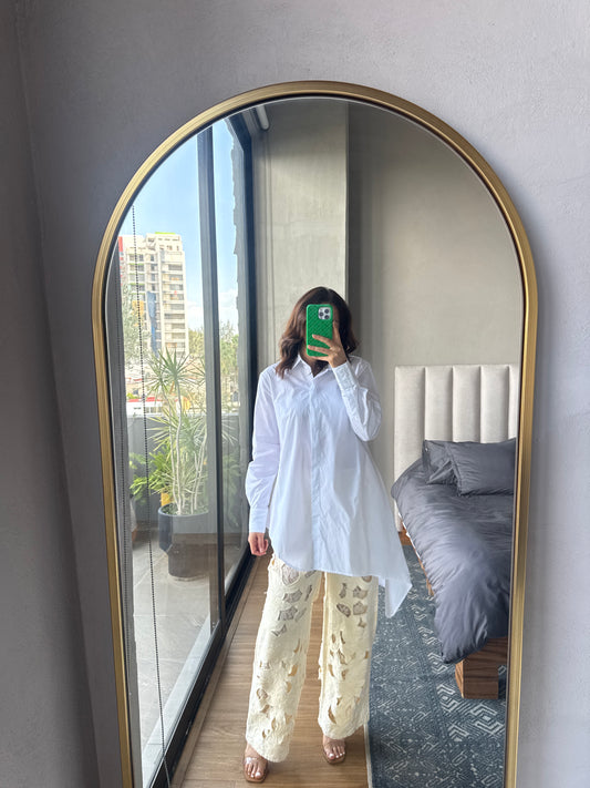 Blusa blanca botones asimétrica