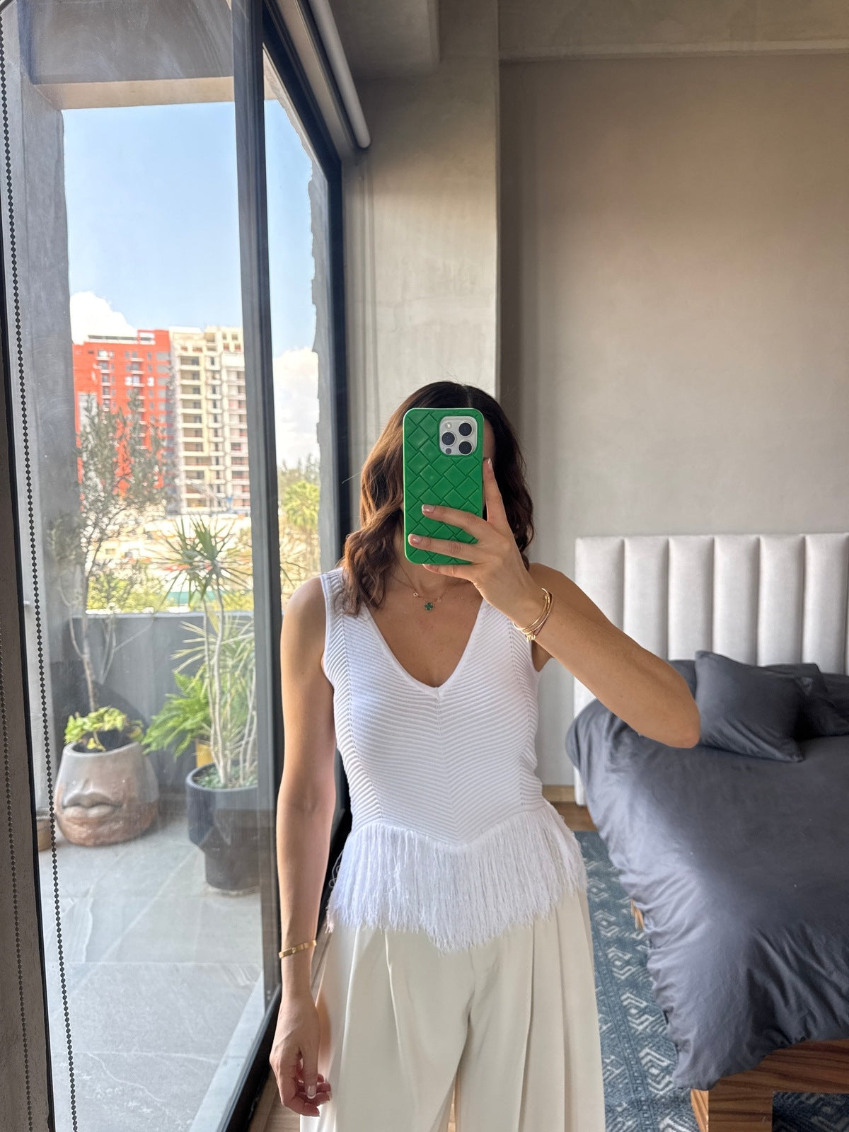 Blusa sin mangas tejida con flecos blanca