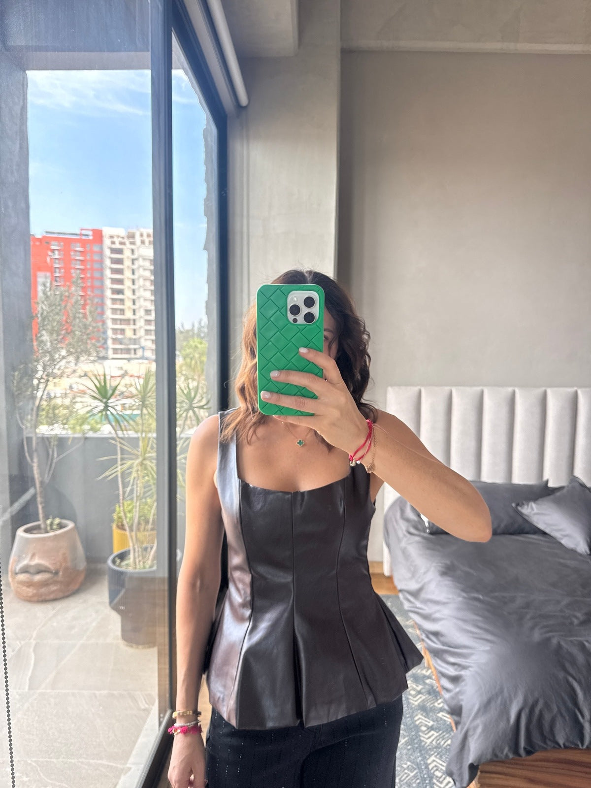 Blusa sin mangas tipo piel café