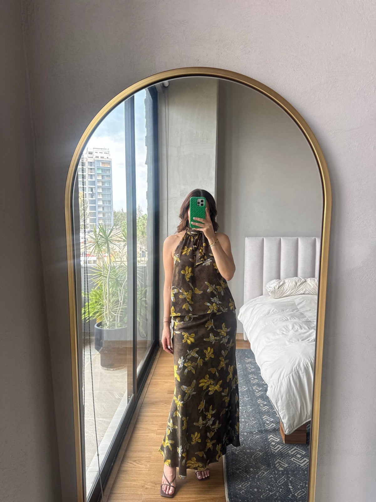Set blusa halter y falda maxi print flores satín