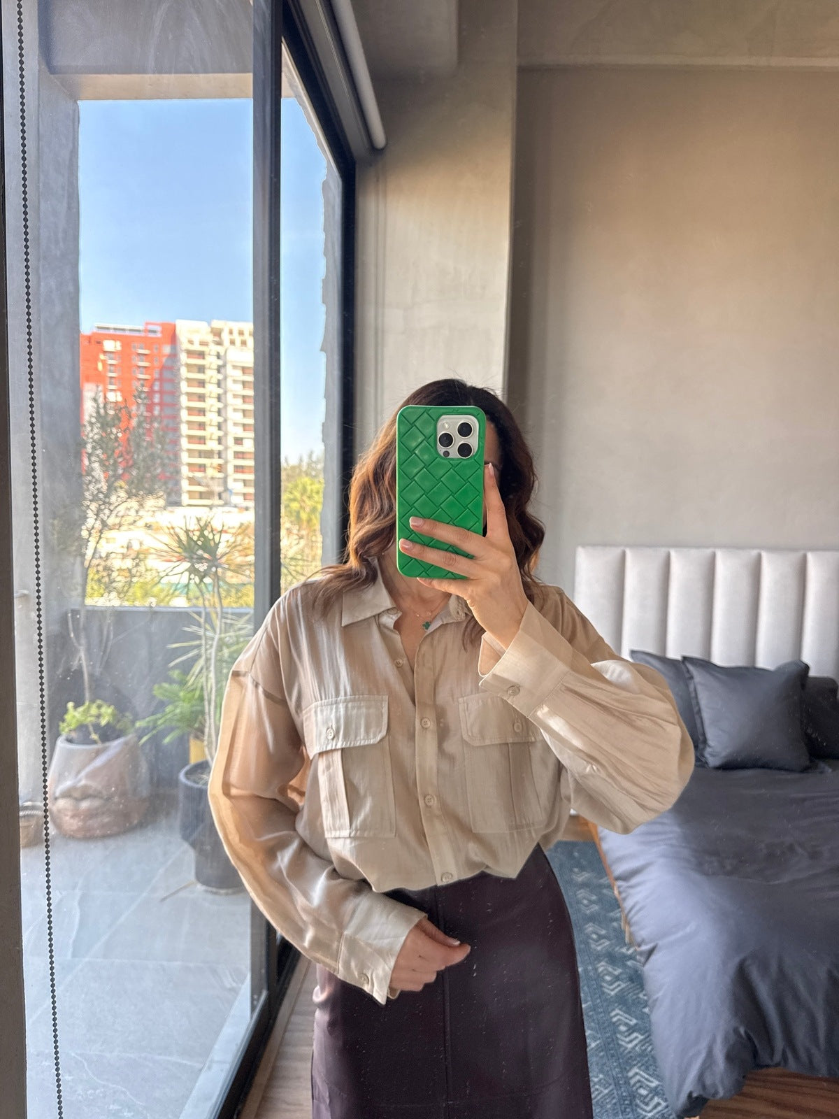 Blusa manga bolsas taupe