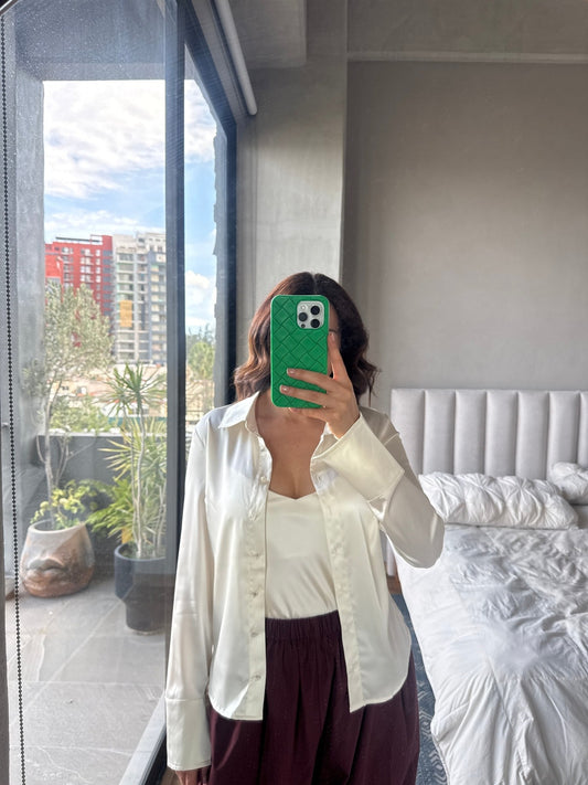 Blusa satín doble crema