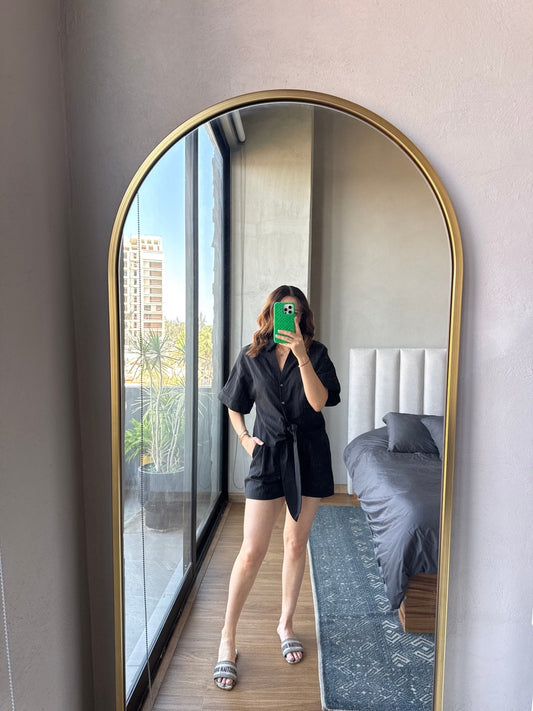 Set blusa botones nudo y short negro