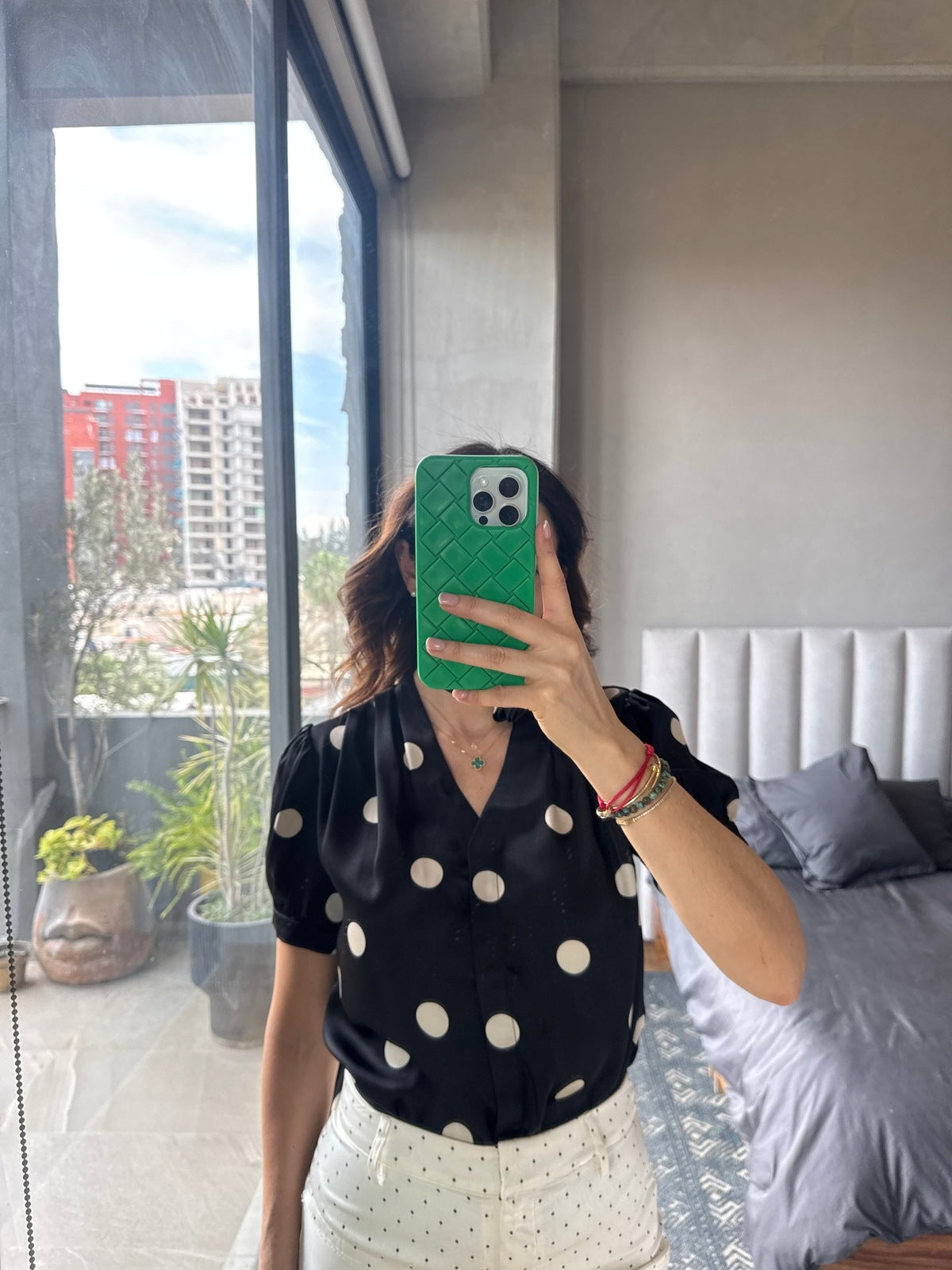Blusa lunares con choker flor