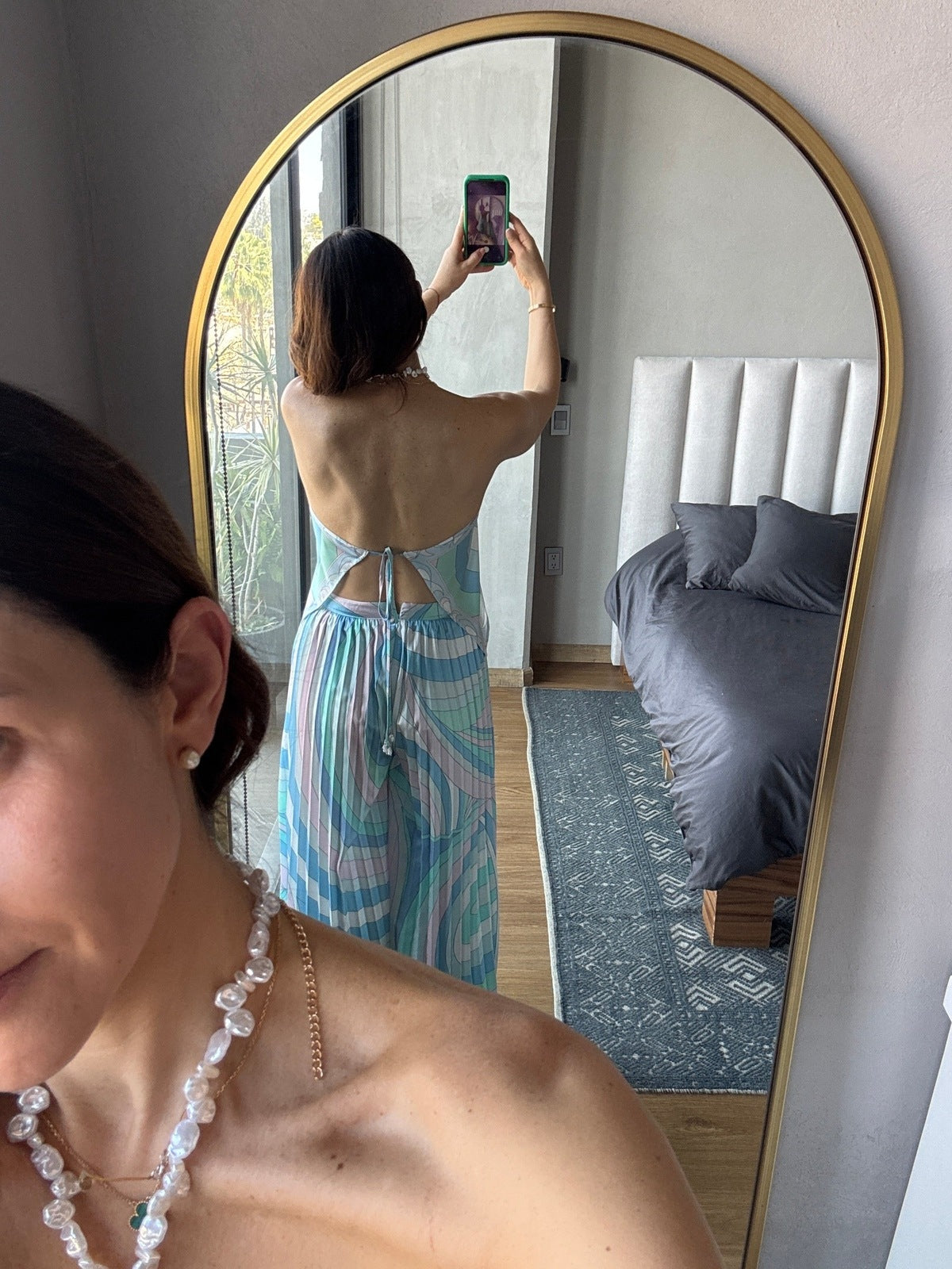 Set blusa halter y pantalón plisado satín