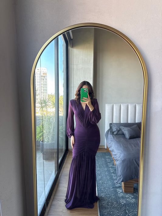 Vestido maxi cuello V detalle drapeado uva