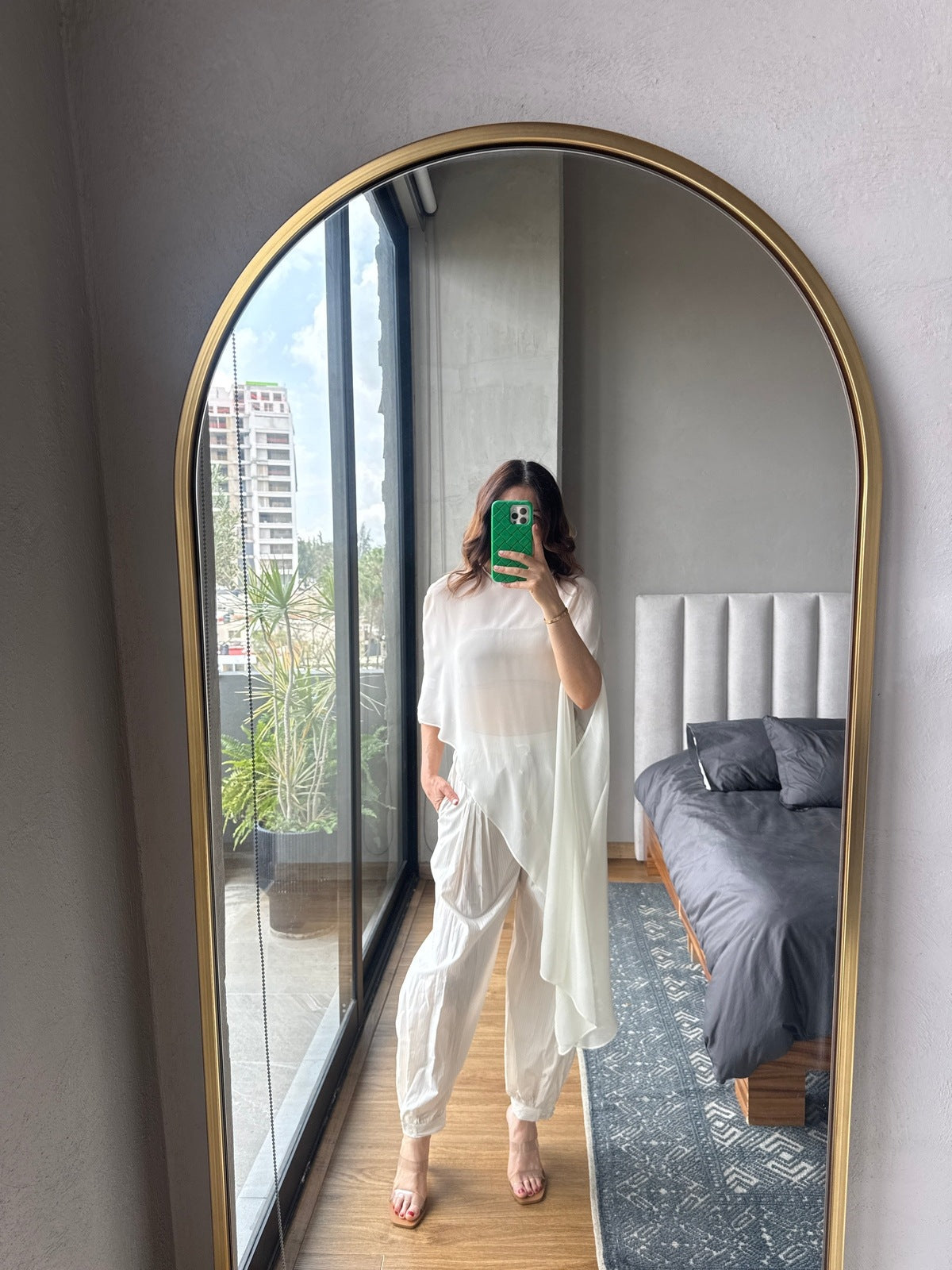 Blusa capa asimétrica crema
