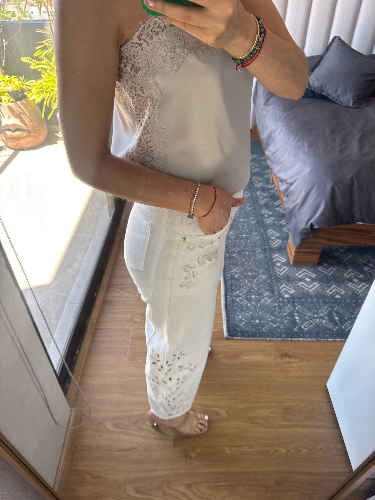 Jeans barrel corte laser blanco