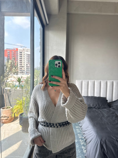 Sweater con doble cinturón delgado