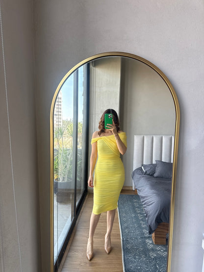 Vestido midi off shoulder amarillo