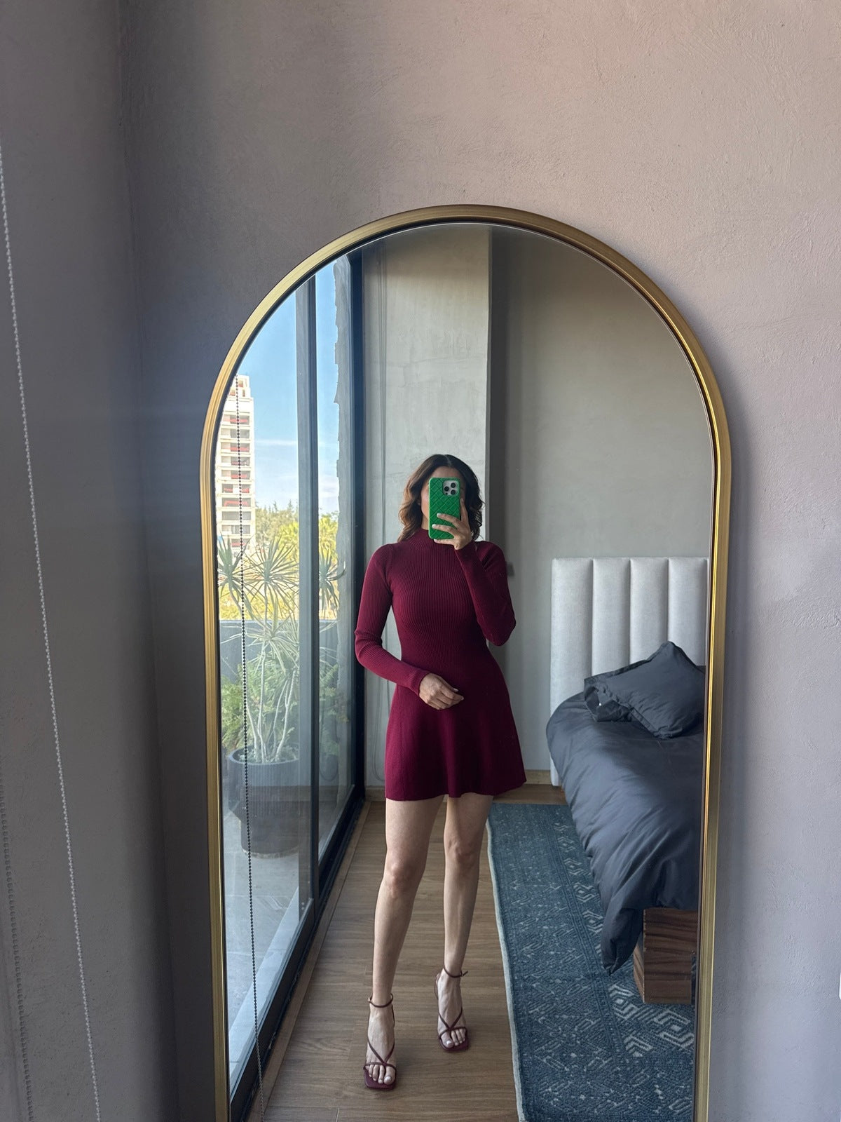 Vestido cuello tejido corto tinto