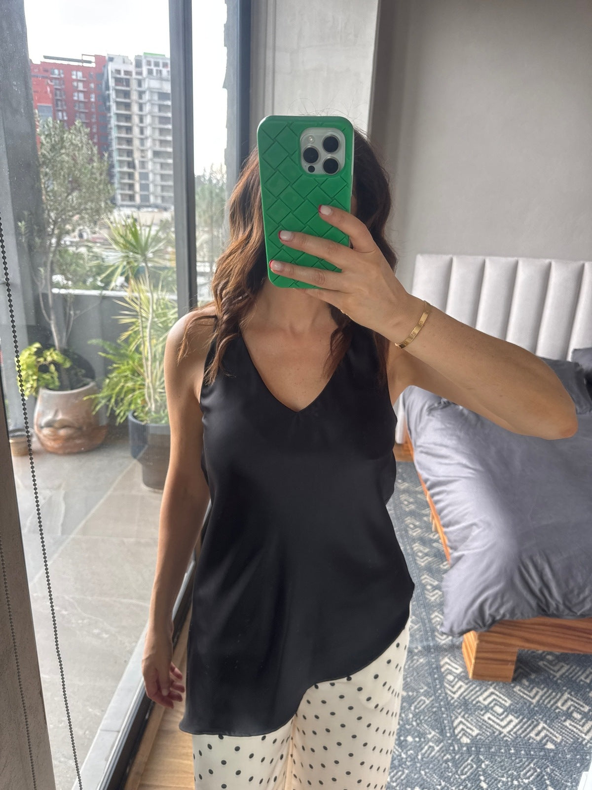 Blusa satín asimétrica negra