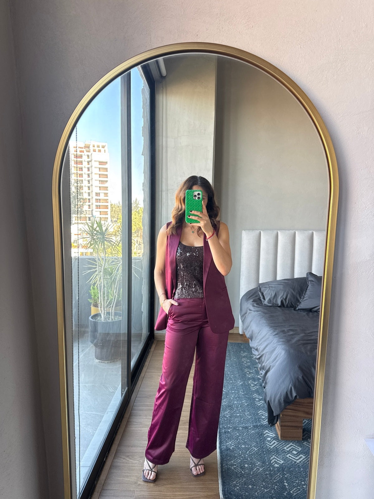 Set chaleco y pantalón satín tinto