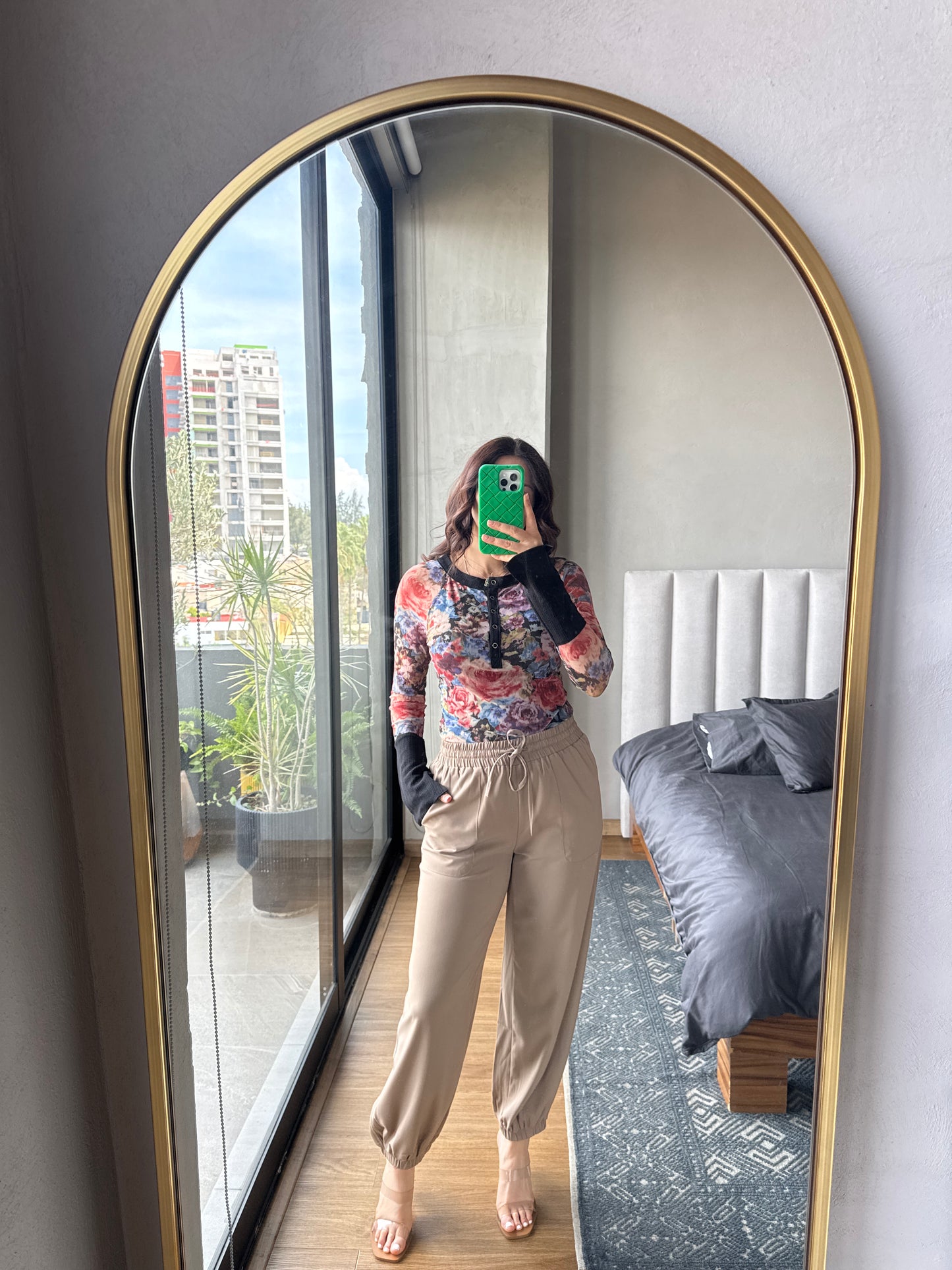 Pantalón jogger beige