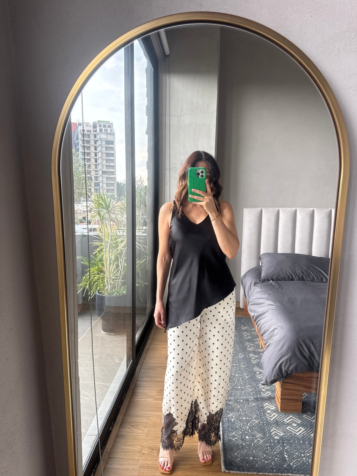 Blusa satín asimétrica negra