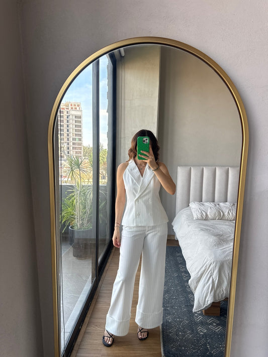 Set chaleco halter y pantalón blanco linea gris