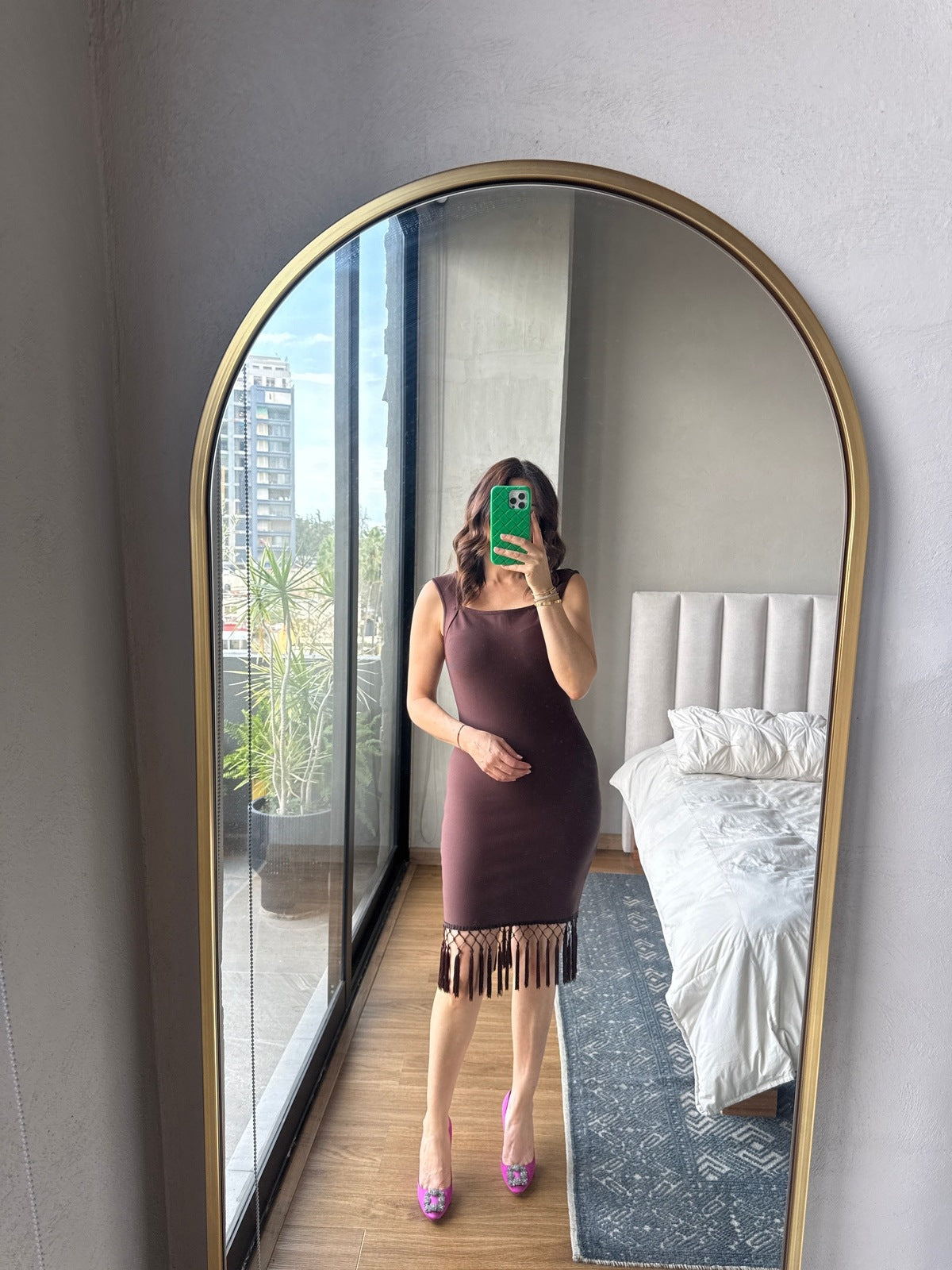 Vestido midi con detalle fringe café