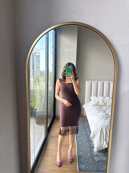 Vestido midi con detalle fringe café