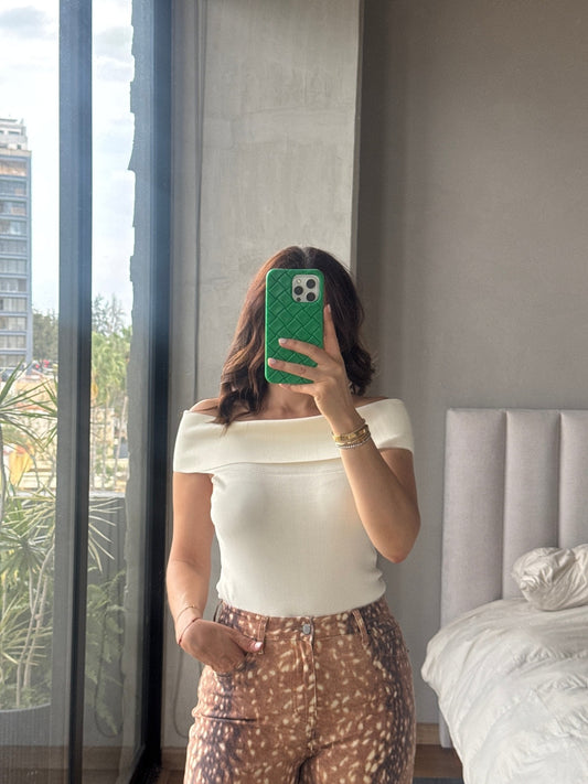 Blusa tejida off shoulder crema
