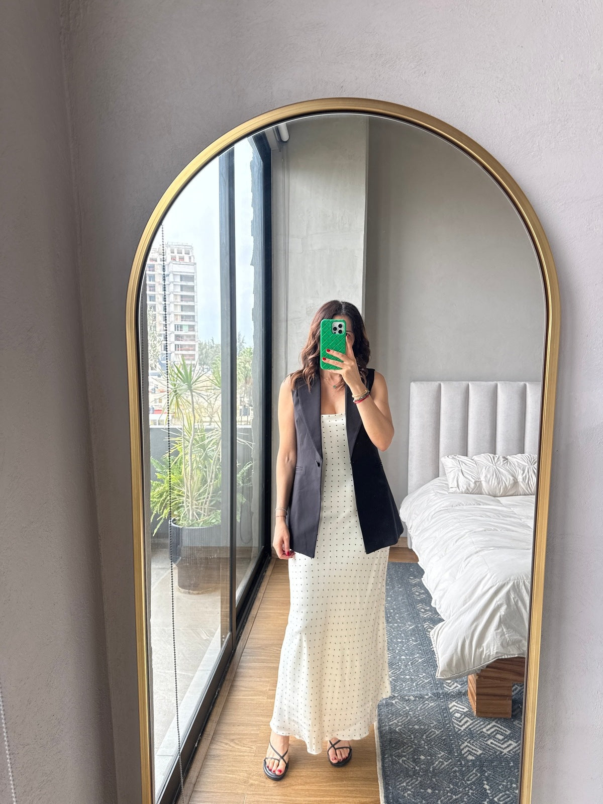 Vestido midi crema lunares