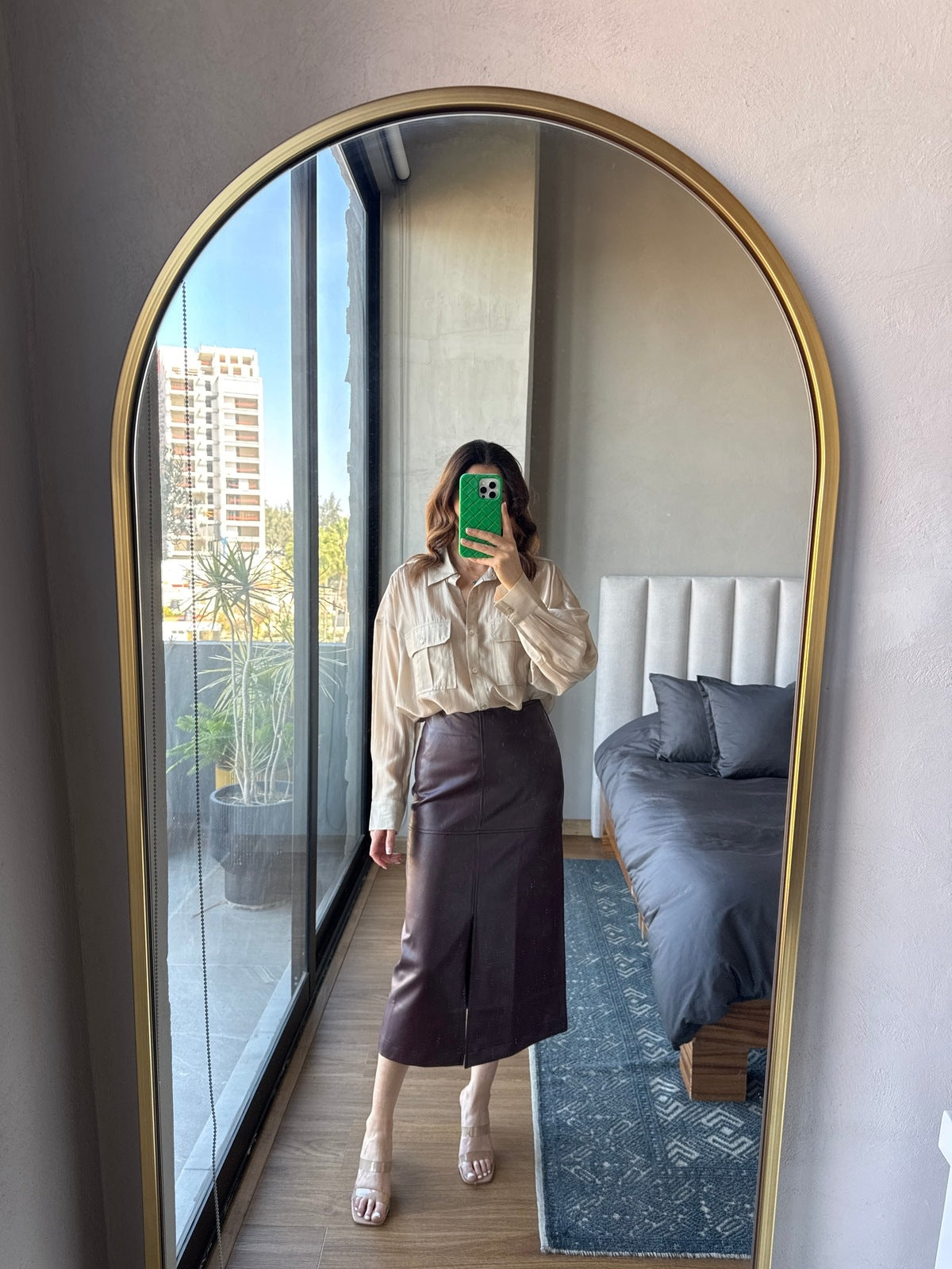 Blusa manga bolsas taupe