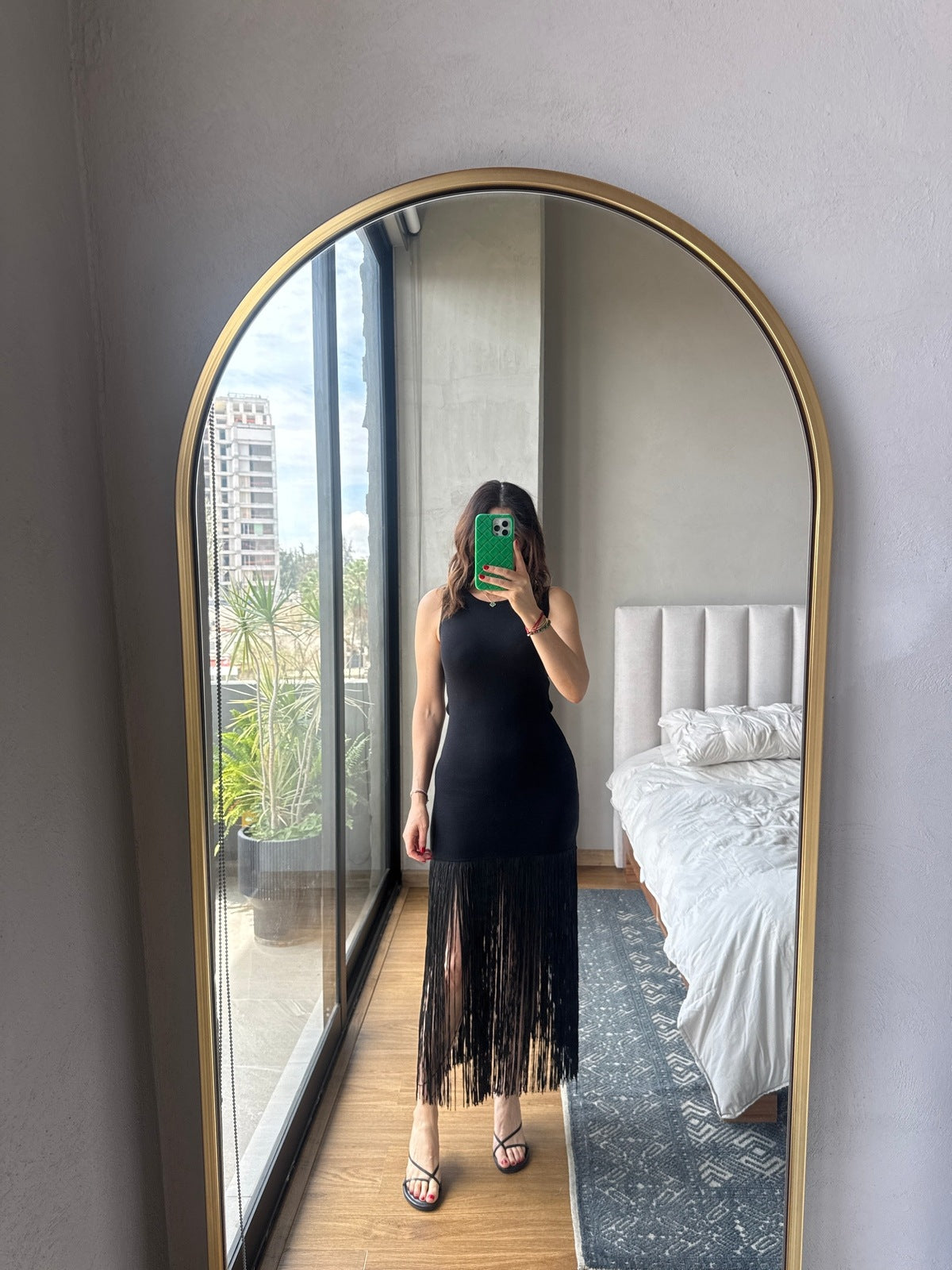 Vestido midi con detalle flecos negro